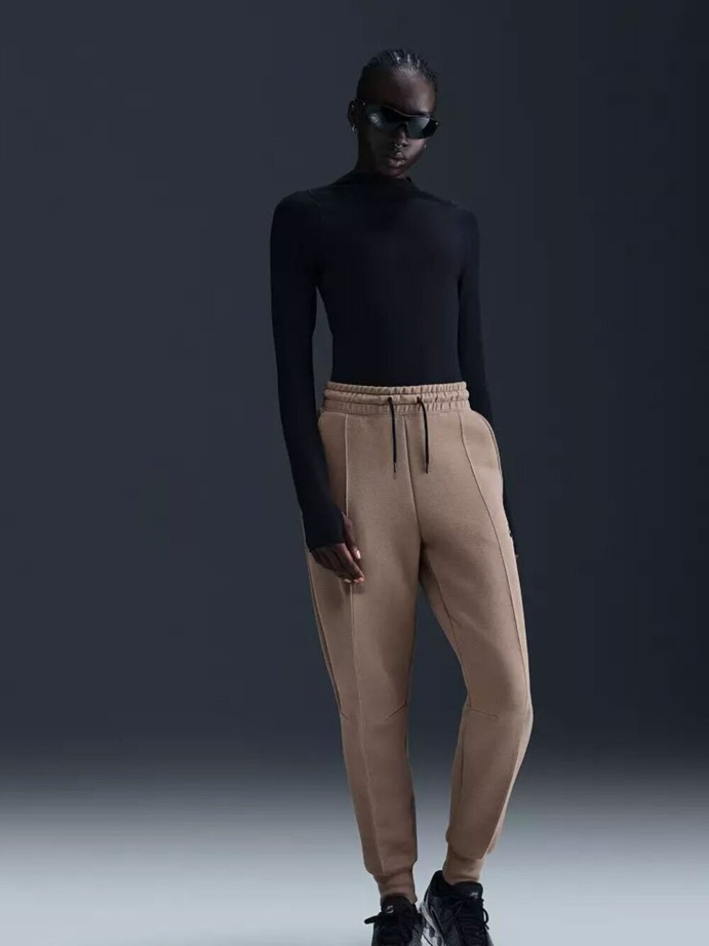 Nike Sportswear Tech Fleece Mid-Rise Joggers - Picture 2 of 3